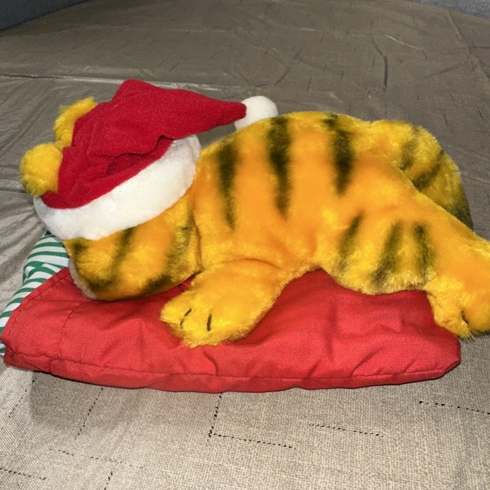 Dakin Fun Farm Christmas Garfield 1981 Plush Nap Time on Pillow Sleigh